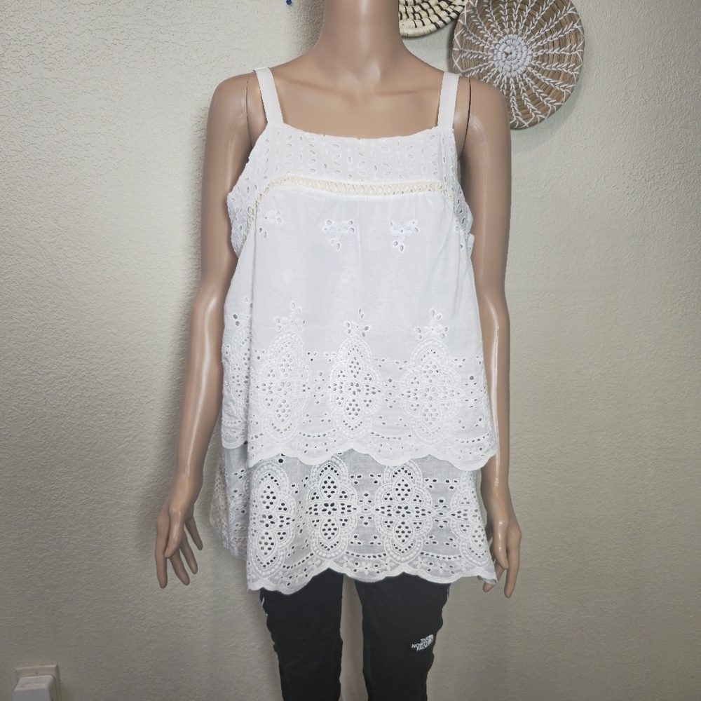 Umgee Size Medium  Crochet  Ruffle Top Blouse white